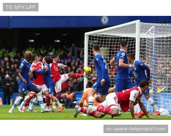 比赛第70分钟,兰斯利用角球机会头球破门,1-0领先 比赛第70分钟,兰斯利用角球机会头球破门,1-0领先